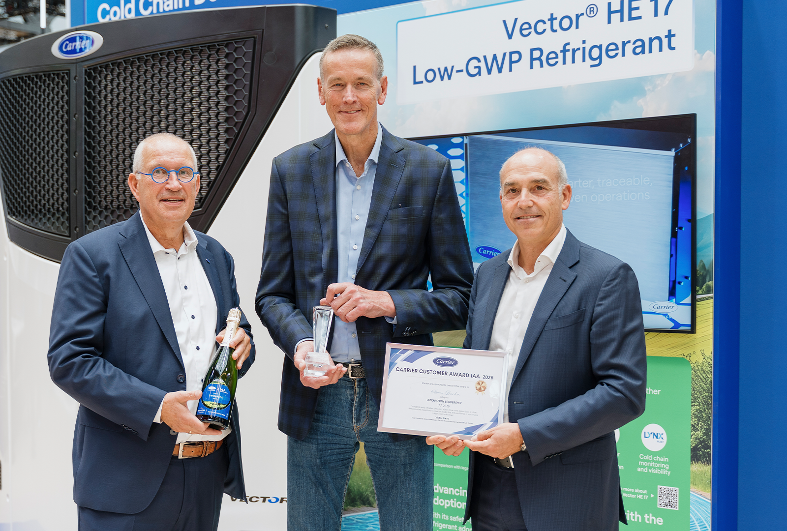 Simon Loos ontvangt Carrier Customer Award voor elektrische koelopleggers